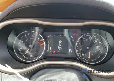 2016 Jeep Cherokee Latitude z USA, uszkodzony, nr VIN 1C4PJMCB8GW133886